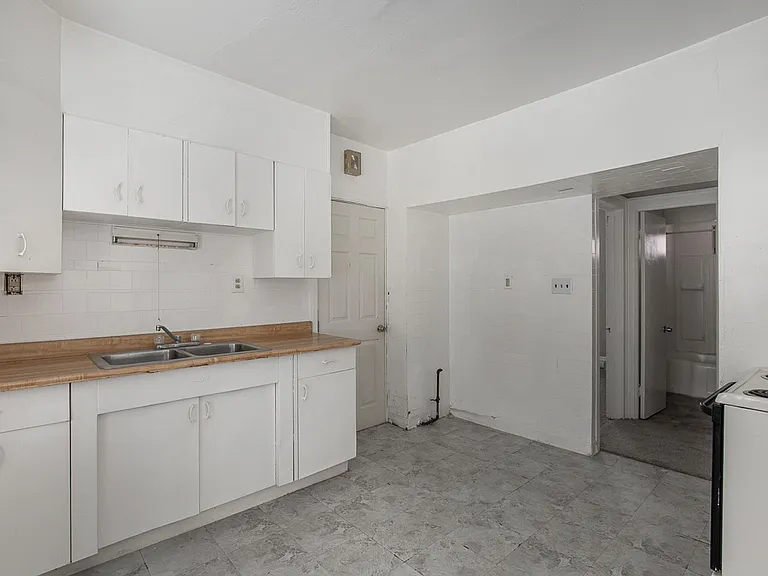 8505 Garfield — Photo 14