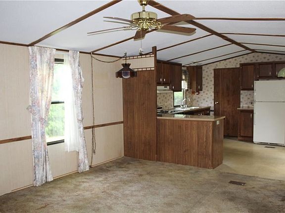 3rd image of 44 Hillside Dr