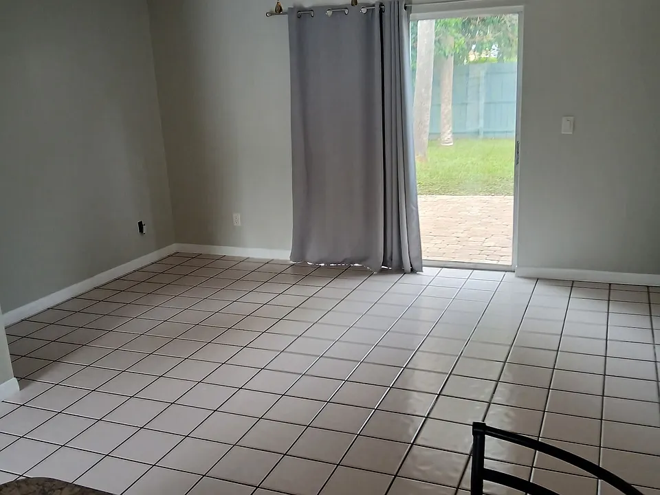18 E Avenue D #6