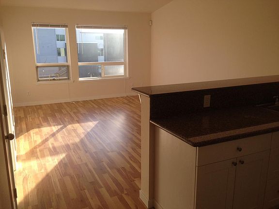 4th image of 1828 12th Ave APT 303
