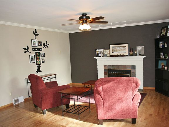 4th image of 215 Reservoir Ave