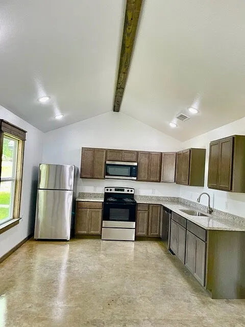 3 bed, 2.0 bath, 1026 sqft, $1,250 — Photo 2