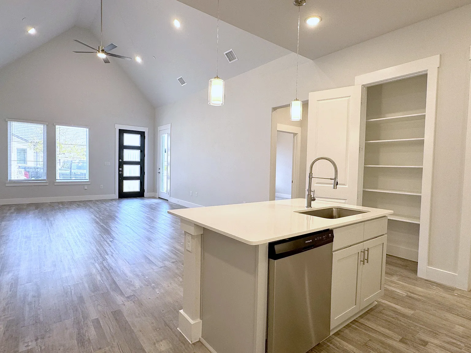 3 bed, 1853 sqft, $3,049 — Photo 3