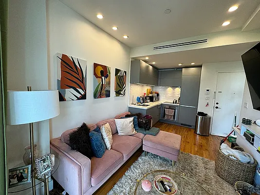 Rented by Pear NYC LLC | media 4