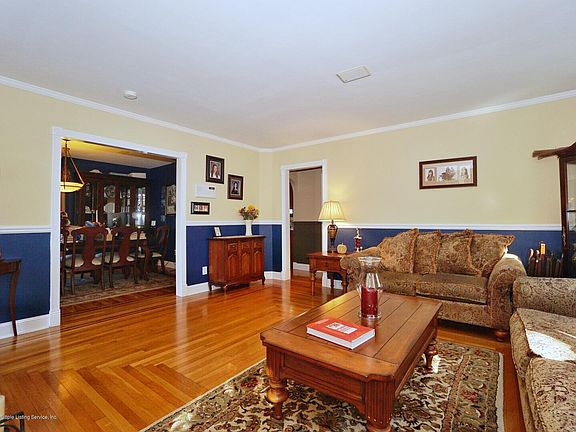 5th image of 33 Ardmore Ave