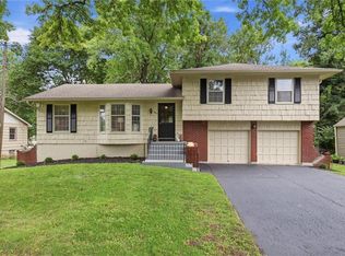 6411 W 69th St, Overland Park, KS 66204