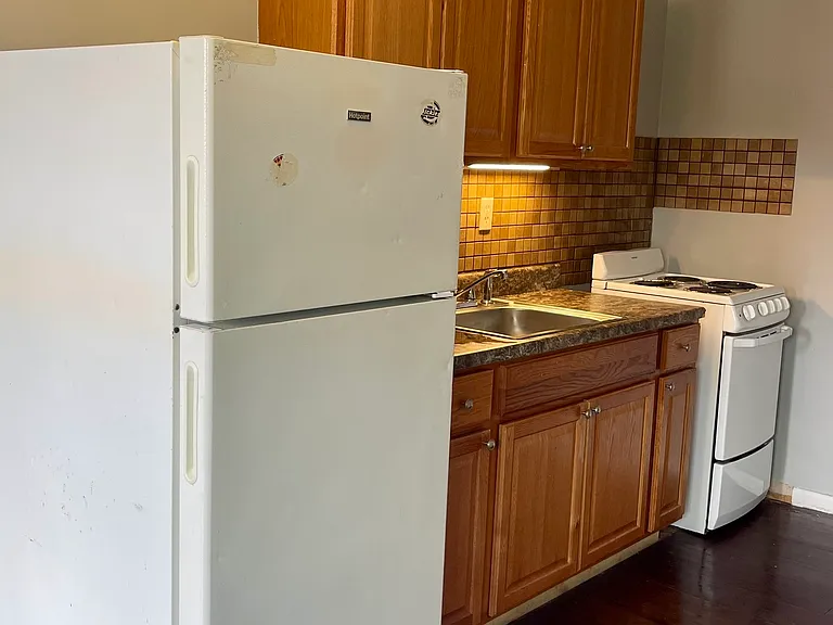 630 Burson Ave #7 — Photo 5
