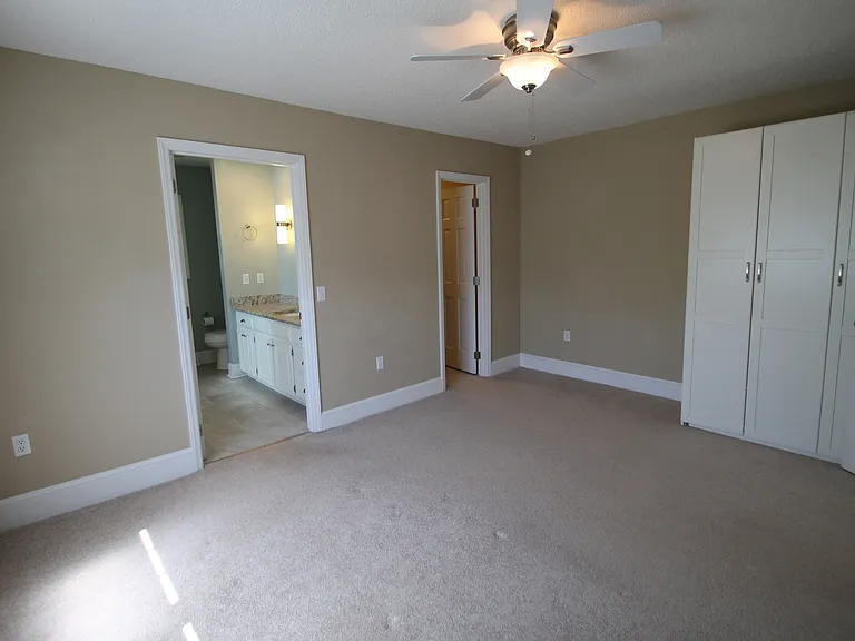106 Elliott St W — Photo 8