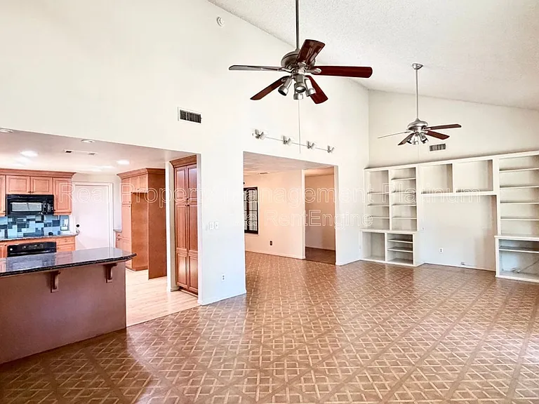 3305 E Palo Alto Ave — Photo 12