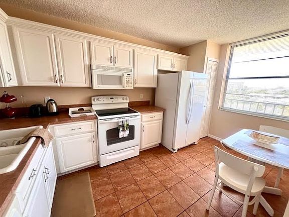 5th image of 7700 Sun Island Dr S APT 506