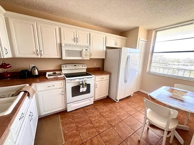 7700 Sun Island Dr S #506 — Photo 5