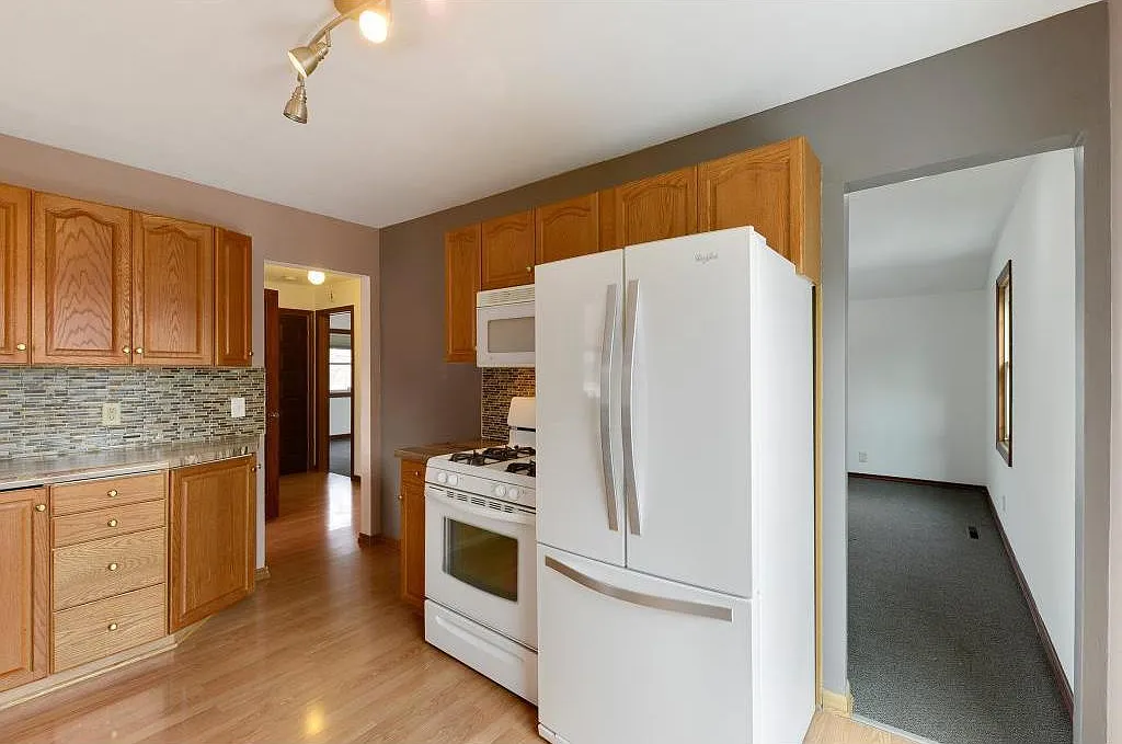 186 Curtice St E — Photo 1