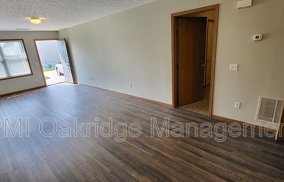 2nd image of 2357 Meadowpoint Dr