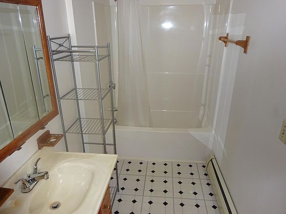5th image of 733 Main St #B