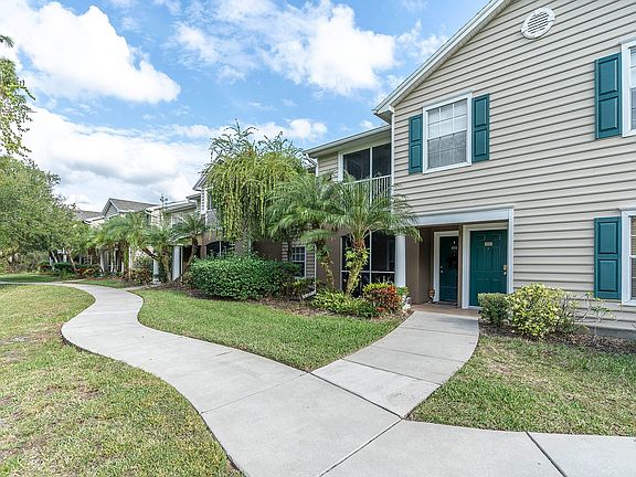 3rd image of 7411 Vista Way APT 207