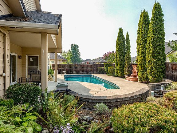 2nd image of 185 Bellerive Dr