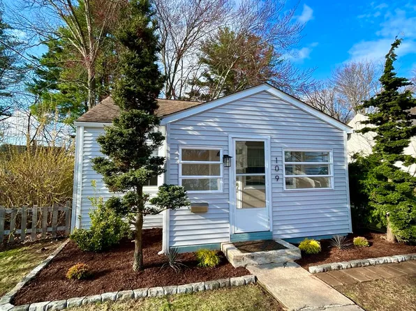 109 Mayflower St, West Hartford, CT 06110