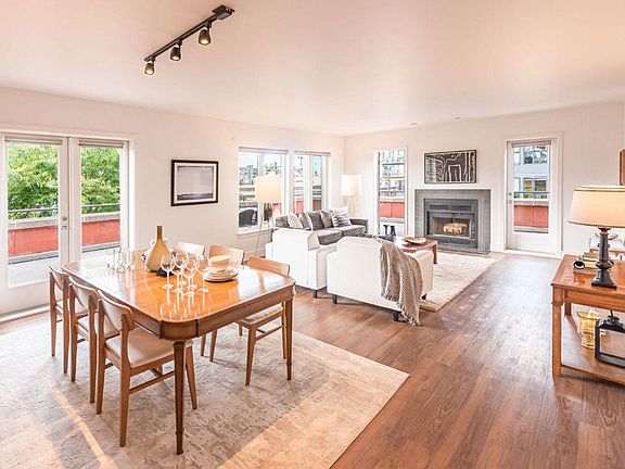 4th image of 400 Harvard Ave E #212