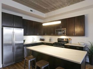 2945 N Halsted St #401, Chicago, IL 60657
