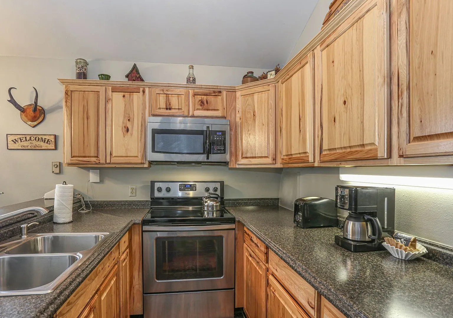 Move In Special! Keystone 2 Bed/2bath! Plus Bonus Room Pool And Hot Tubs! Bike Storage! — Photo 1