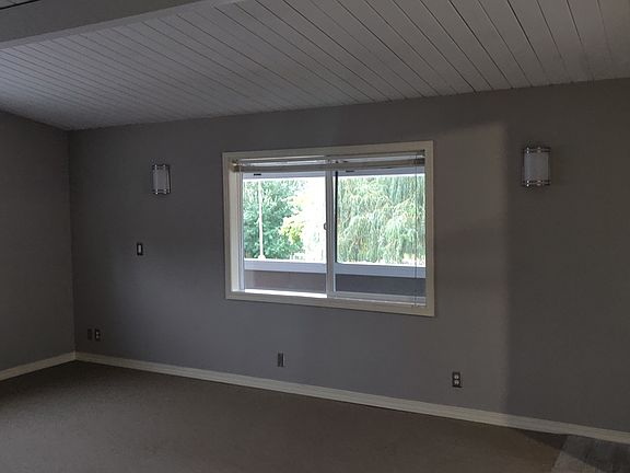 2nd image of 15934 Main St NE #B