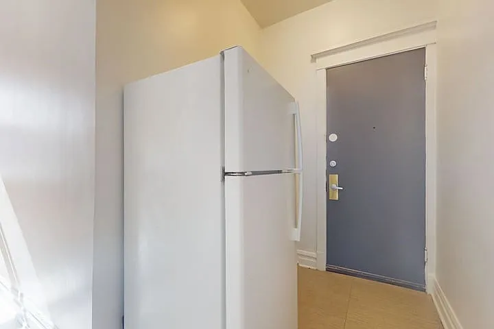 918 E. Hyde Park Boulevard — Photo 15