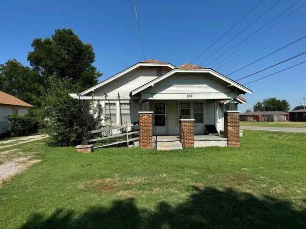 219 N 5th St, Cyril, OK 73029