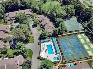 124 Foxwood Dr, Jericho, NY 11753