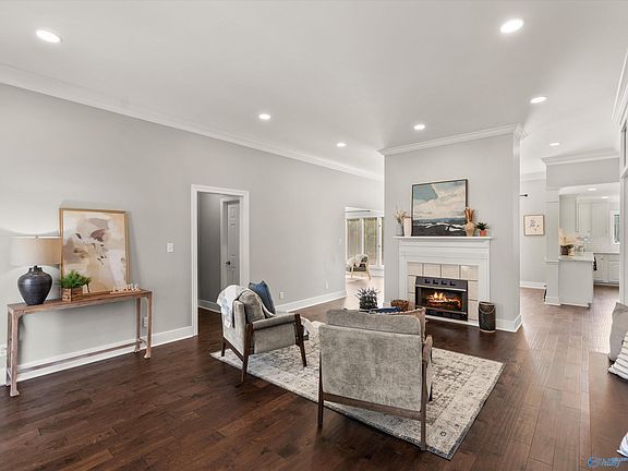 3rd image of 202 N Briarwood Rd