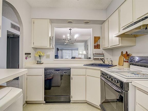 4th image of 2969 Feather Dr