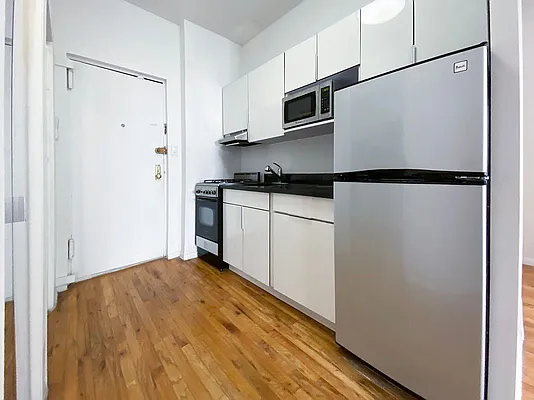 Rented by Kahen Properties | media 15