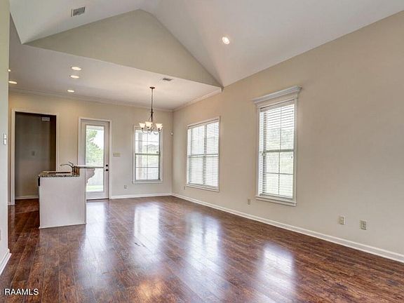 4th image of 104 Highland View Dr