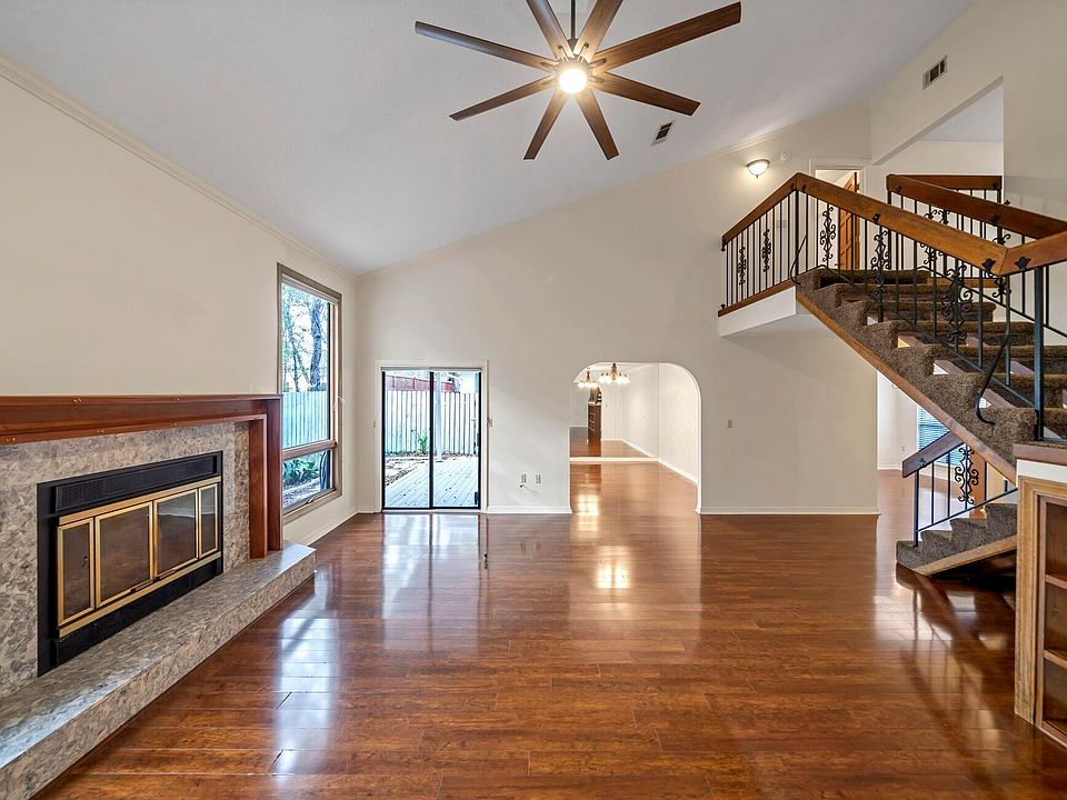 1st image of 834 Holbrook Cir