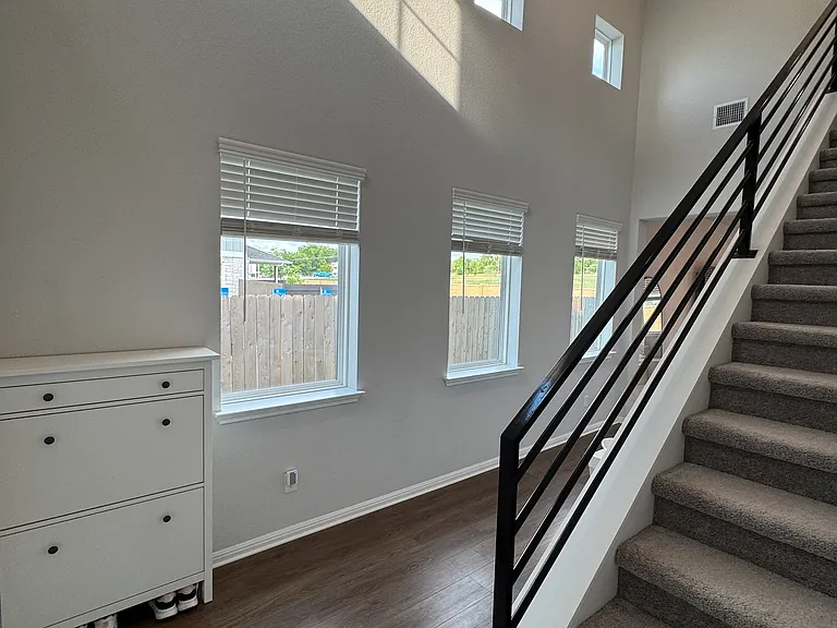 Marsh Ln — Photo 30