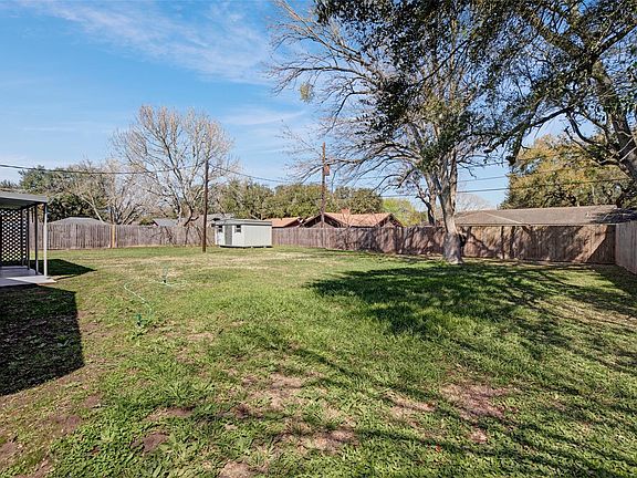 5th image of 605 Helms Ave