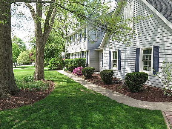 3rd image of 105 Chadbourne Dr