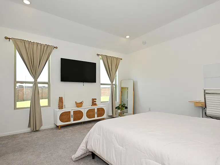 3057 Pensacola Dr — Photo 12