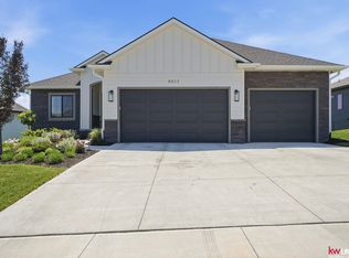 8833 Calamus River Rd, Lincoln, NE 68520