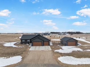 4401 24th St SE, Minot, ND 58701