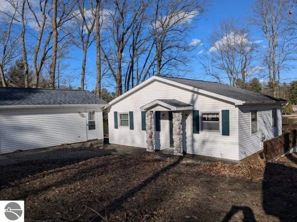 2785 Island Lake Dr, National City, MI 48748