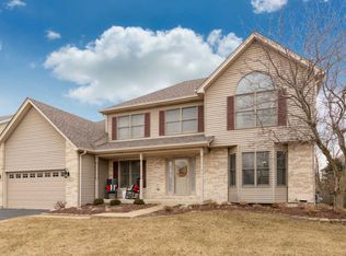 553 Danbury Dr, Oswego, IL