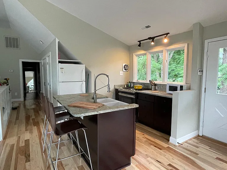 1712 S Main St #2 — Photo 5