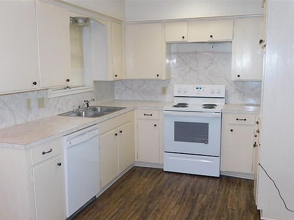 4th image of 203 Parkdale Dr W