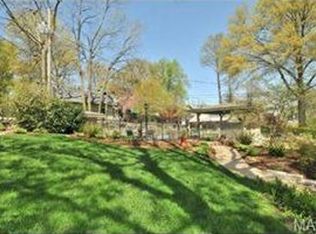 151 Jefferson Rd, Saint Louis, MO 63119