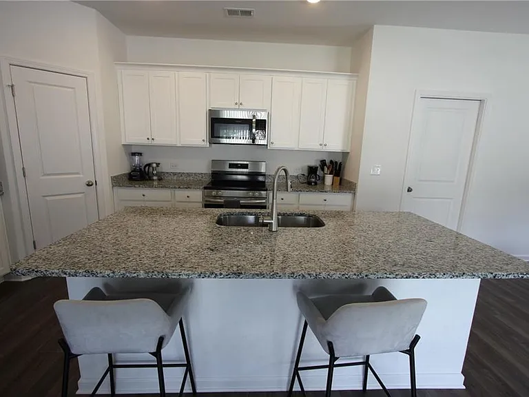 8317 Hunters Grove Rd — Photo 11