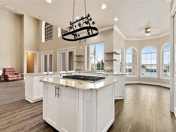 5th image of 132 Wyndham Dr