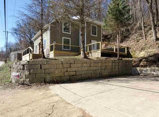 1967 Rockdale Rd, Dubuque, IA 52003