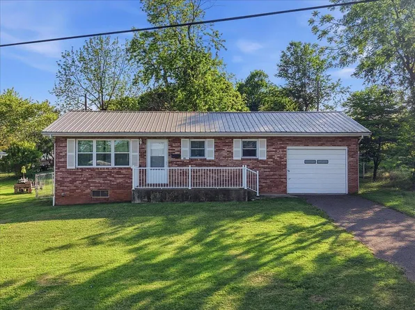 539 4th St, Newport, TN 37821