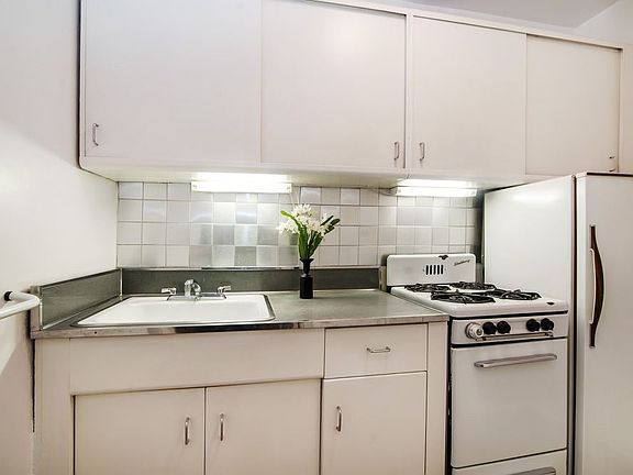 4th image of 1202 2nd Ave #8A