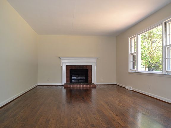 2nd image of 214 Oakwood Cir
